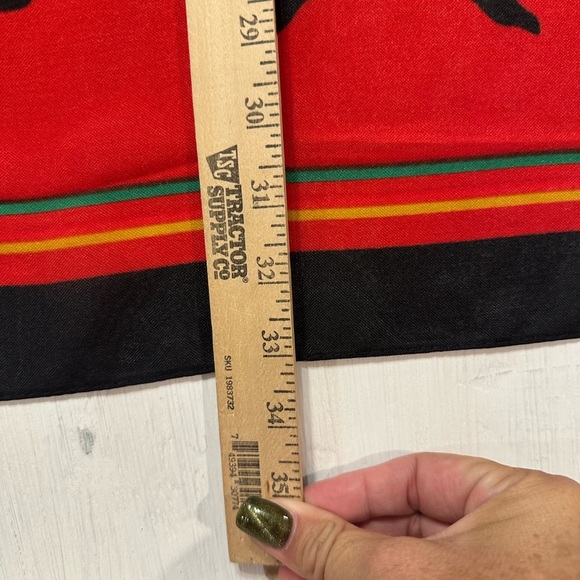 Red Floral Scarf Shawl Wrap Bold Bright Colors 33x33 Polyester Square Roses - Picture 3 of 7